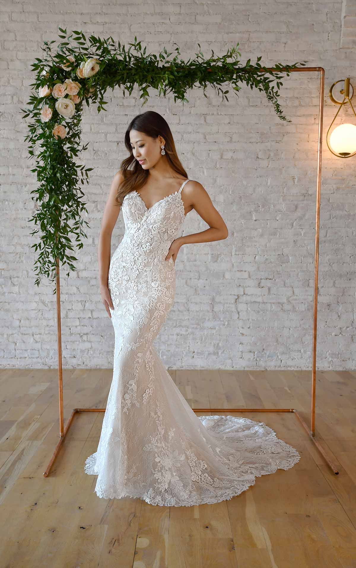 Sexy Fit And Flare Wedding Dress With Sparkling Floral Lace And