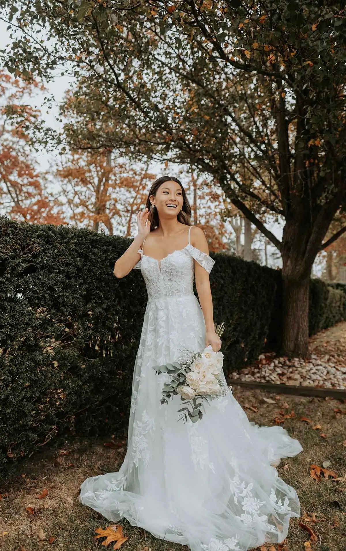 7447 - Elegant Lace A-line Wedding Dress with Off-the-shoulder Sleeves