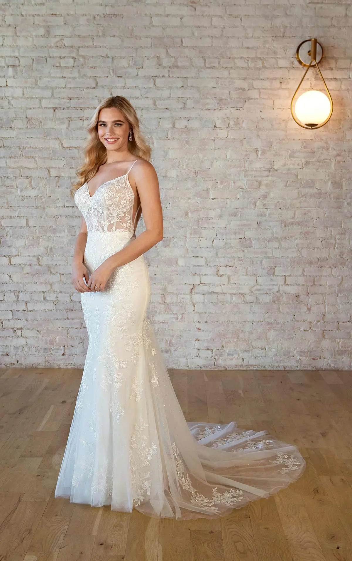 7519 - Luxurious Lace Fit-and-flare Wedding Dress with Sweetheart Neckline And Spaghetti Straps